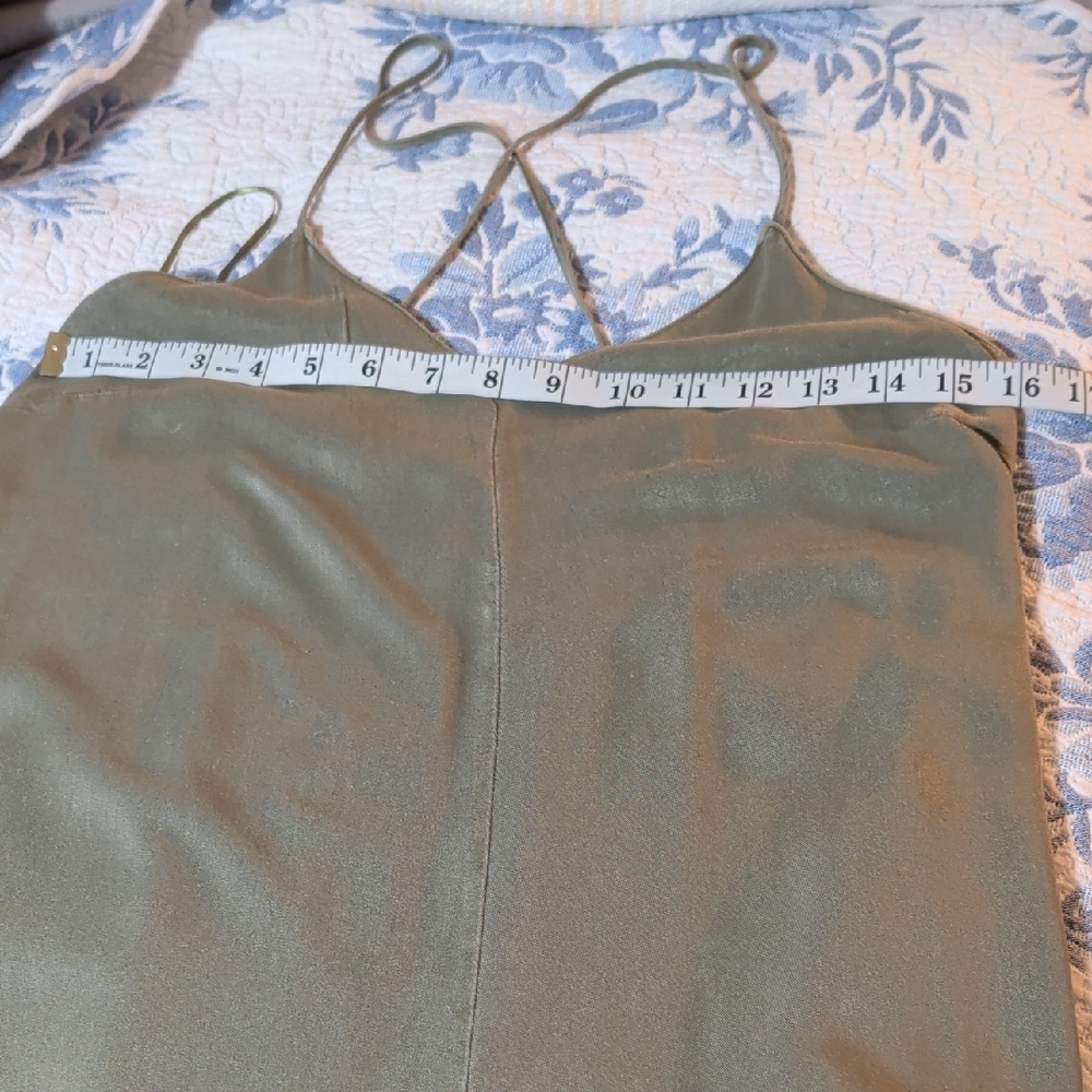 Sleeveless Olive Wide-Leg V-Neck Jumpsuit - Picture 4 of 8